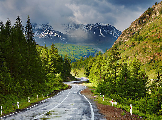 포토 JPG 해외이미지 나무 구름 도로 조각 여행 곡선 자연 하늘 날씨 산 풍경 사람없음 초록색 여름 환경 운전 젖음 안개 소나무 숲 아스팔트 암초 폭풍 흐림 산악지대 길가 루트 시베리아 해외202004 해외포토 자연요소 식물 계절 길 선 컬러 교통시설 모션 생태계 파일형식 이미지허브