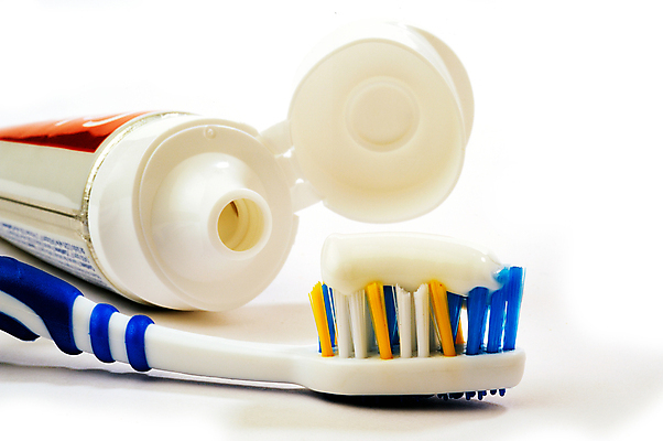 포토 JPG 해외이미지 라이프스타일 백그라운드 아침 건강 사람없음 빨간색 파란색 장비 욕실 흰색 기구 신선 붓 입 치아 위생 칫솔 플라스틱 청소 상쾌 치과의사 반죽 치약 튜브 고립 돌봄 위생관리 해외202004 해외포토 주간 감정 컬러 모션 재질 관리 생활 신체부위 위생용품 의사 소화기관 파일형식 이미지허브