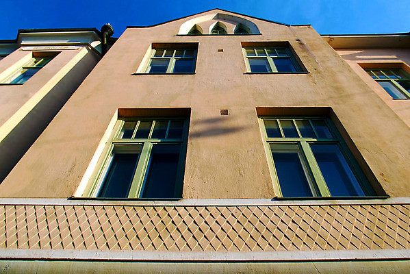 포토 JPG 해외이미지 응시 창문 하늘 아파트 핀란드 사람없음 건물 장식 파란색 옛날 헬싱키 해외202004 해외포토 건축물 시선 컬러 주택 북유럽 파일형식 이미지허브