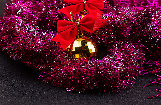 포토 JPG 해외이미지 전통 계절 기념일 리본 분홍색 백그라운드 크리스마스장식 크리스마스 겨울 유리 휴가 새로움 선물 사람없음 장식 빨간색 초록색 빛 컬러풀 장난감 노란색 보라색 축제 화환 달력 나뭇가지 축하 소나무 악단 센터 황금 소프트포커스 12월 수집 연도 활 보케 가문비나무 해외202004 해외포토 나무 꽃 음악 컬러 컨셉 재질 촬영기법 이벤트 날짜 파일형식 이미지허브