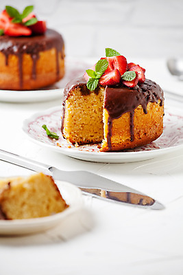 포토 JPG 해외이미지 식기 음식 과일 딸기 디저트 돌담 실내 요리 사람없음 빨간색 초록색 컬러풀 갈색 노란색 케이크 초콜릿 검은색 흰색 닫기 달콤 민트 허브 유기농 브런치 토핑 베리 바닐라 페스츄리 핸드메이드 해외202004 해외포토 식물 웰빙 빵 컬러 모션 내부 담장 식사 돌_바위 맛 파일형식 이미지허브