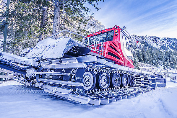 포토 JPG 해외이미지 계절 겨울 교통시설 산 경사 사람없음 기계 장비 기구 공구 칼날 불도저 준비 트랙 지역 트랙터 엔진 알루미늄 자동 철강 눈내림 해외202004 해외포토 교통 눈_날씨 도구 중장비 농기계 시설 특수차량 파일형식 이미지허브