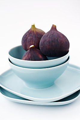 포토 JPG 해외이미지 접시 열매 음식 백그라운드 다이어트 과일 주택 사람없음 파란색 흰색 기구 사발 달콤 아침식사 칼로리 무화과 안락 해외202004 해외포토 식물 식기 컬러 컨셉 건강 건물 식사 사기그릇 맛 파일형식 이미지허브