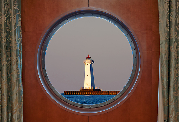 포토 JPG 해외이미지 호수 건축양식 주택 등대 사람없음 건물 물 빛 탑 흰색 만 원형 신호등 방파제 비콘스 해외202004 해외포토 자연요소 도형 건축물 공공시설 건축 컬러 파일형식 이미지허브