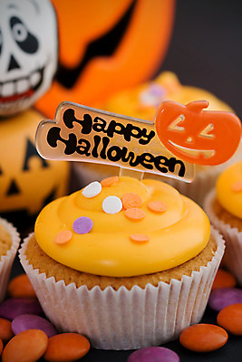 포토 JPG 해외이미지 계절 어린이 음식 오렌지 호박 휴가 디저트 골격 사탕 사람없음 장식 세로 파티 케이크 검은색 할로윈 대접 달콤 무서움 컵케이크 굽기 머핀 반투명 오싹 프로스팅 해외202004 해외포토 감정 빵 컬러 채소 과일 사람 이벤트 맛 구이 제빵 파일형식 이미지허브