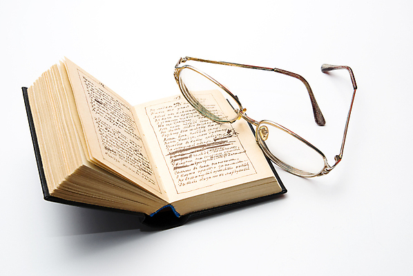 포토 JPG 해외이미지 교육 종이 안경 사람없음 책 스터디 독서 골동품 덮개 가르침 그룹 오브젝트 교과서 문학 페이지 양장본 해외202004 해외포토 잡화 교재 학습 뚜껑 파일형식 이미지허브