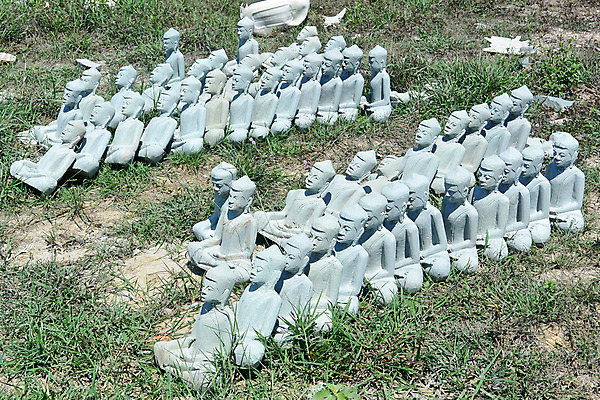 포토 JPG 해외이미지 전통 아시아 종교 문화 얼굴 조각 여행 백그라운드 2 불교 미술 미소 동양인 풍경 사람없음 야외 초록색 태양 조각상 여행객 평화 바위 흰색 기도 사찰 역사 재산 승려 명상 캄보디아 천연기념물 숭배 신앙심 옛날 파멸 해외202004 해외포토 자연요소 나라 컬러 컨셉 종교건축 문화예술 표정 사람 인종 신체부위 금융 조형물 돌_바위 성직자 파일형식 소멸 이미지허브