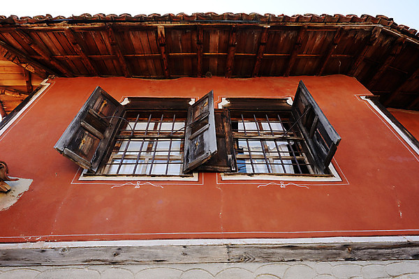 포토 JPG 해외이미지 전통 건축양식 거리 주택 사람없음 건물 여름 마을 역사 재산 불가리아 옛날 회복 해외202004 해외포토 건축물 계절 건축 컨셉 금융 파일형식 남유럽 이미지허브