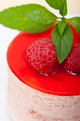 포토 JPG 해외이미지 분홍색 디저트 사람없음 케이크 달콤 민트 산딸기 무스케이크 해외202004 해외포토 음식 컬러 과일 맛 허브 파일형식 이미지허브