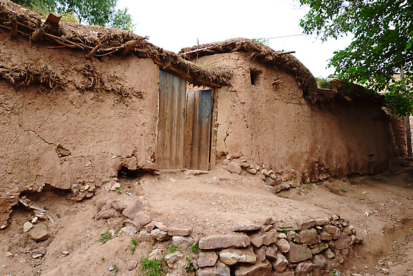 포토 JPG 해외이미지 아시아 중동 산 주택 사람없음 오두막 가난 점토 동쪽 우즈베키스탄 산악지대 기본 해외202004 해외포토 나라 컨셉 건물 방향 중앙아시아 파일형식 이미지허브