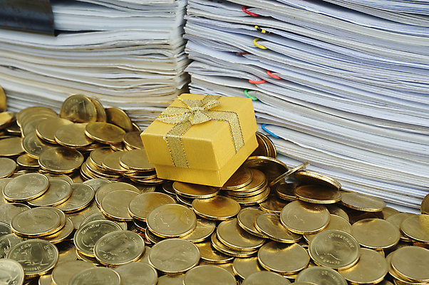 포토 JPG 해외이미지 종이 비즈니스 성공 설계 선물 사람없음 상자 쌓기 동전 자료 흰색 업무 황금 인쇄 보고서 문서 영수증 시트 흙더미 축적 계좌 옛날 해외202004 해외포토 컬러 컨셉 돈 모션 금융 흙 작업 파일형식 더미 이미지허브