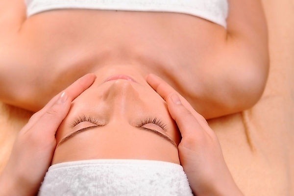 포토 JPG 해외이미지 백인 손 여자 행복 얼굴 휴식 건강 한명 사람 성인 치료 수건 상점 스파 화장품 흰색 잡기 날씬함 피부 크림 피부관리 테라피 거짓말 돌봄 해외202004 해외포토 서양인 1 감정 컬러 컨셉 의학 모션 신체부위 위생용품 뷰티 몸매 파일형식 이미지허브