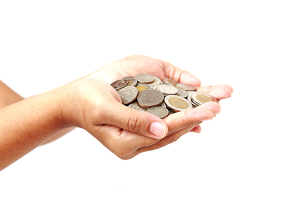 포토 JPG 해외이미지 1 손 여자 백그라운드 컨셉 돈 비즈니스 손가락 손바닥 사람 사람없음 금융 경제 금속 동전 저축 유로 흰색 잡기 변화 재산 황금 구매 주식 가난 심볼 주기 투자 이익 기부 대출 고립 자금 헬프 자선단체 해외202004 해외포토 컬러 모션 재질 신체부위 쇼핑 도움 그룹 자선 파일형식 이미지허브