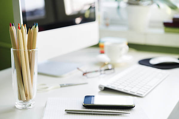 포토 JPG 해외이미지 직업 안경 커피 컨셉 비즈니스 유리 탁자 모바일 문구용품 세포 직장 실내 사람없음 컵 가로 스마트폰 핸드폰 컴퓨터 컬러풀 사무실 연필 흰색 키보드 업무 작업실 소프트포커스 쥐 책상 해외202004 해외포토 식기 잡화 음료 컬러 가구 회사 재질 학용품 촬영기법 내부 전자제품 스마트기기 필기구 작업 설치류 오브젝트 파일형식 이미지허브