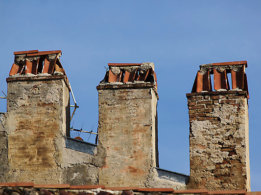 포토 JPG 해외이미지 1 영어 벽 오렌지 부분 하늘 지붕 불 벽돌 잉글랜드 주택 따뜻함 안테나 굴뚝 사람없음 건물 빨간색 파란색 쌓기 텔레비전 블록 냄비 정상 수화기 싱글 신호 심플 아날로그 점토 벽돌담 종료 고체 구식 깔대기 배기가스 석탄 옛날 평야 많음 해외202004 해외포토 자연요소 문자 건축물 컬러 컨셉 과일 통신 모션 자연 영국 전자제품 담장 솥 전화기 파일형식 이미지허브
