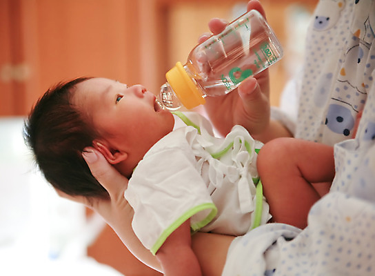 포토 JPG 해외이미지 손 여자 행복 아시아 얼굴 음료 어린이 음식 가족 태국 놀이 엄마 천사 새로움 건강 사랑 한명 미소 사람 동양인 소년 기쁨 아기 신생아 달콤 작음 먹기 걸음마 결백 돌봄 천진난만 해외202004 해외포토 1 남자 감정 나라 컨셉 관계 모션 표정 인종 신체부위 맛 크기 파일형식 이미지허브