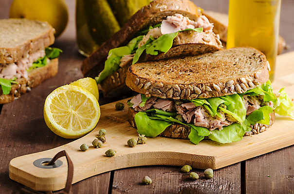 포토 JPG 해외이미지 접시 음식 빵 잎 다이어트 토마토 채소 재료 샌드위치 건강 어류 사람없음 목재 초록색 빛 소풍 식당 저녁식사 샐러드 시골 신선 맛 아침식사 상추 밀 참치 먹기 머스터드 유기농 올리브 토스트 마요네즈 점심식사 단백질 바이오 해외202004 해외포토 나무 식물 식기 웰빙 열매 컬러 컨셉 모션 곡류 야외활동 상점 식사 수중동물 소스_음식 영양소 파일형식 이미지허브