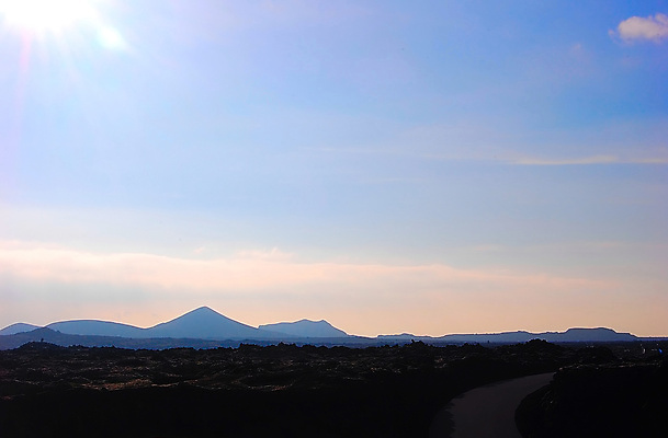 포토 JPG 해외이미지 도로 여행 백그라운드 자연 하늘 휴가 산 아이슬란드 이끼 풍경 사람없음 야외 가로 파란색 태양 여행객 우주 땅 언덕 빙하 화산 암초 용암 내추럴 절정 해외202004 해외포토 자연요소 유럽 길 컬러 교통시설 사람 생태계 파일형식 이미지허브