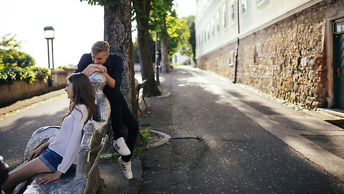 포토 JPG 주간 외국인 커플 여자 남자 가로등 벤치 데이트 거리 앉기 20대 성인 야외 두명 옆모습 로맨틱 도시 연애 크로아티아 성인만 국내포토 자연요소 공공시설 유럽 뷰포인트 컨셉 의자 관계 모션 사람 인종 청년 파일형식