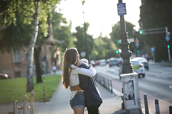 포토 JPG 주간 외국인 커플 여자 남자 데이트 포옹 거리 20대 성인 야외 두명 옆모습 다정 로맨틱 도시 연애 크로아티아 성인만 국내포토 자연요소 유럽 뷰포인트 컨셉 관계 안기 사람 인종 청년 파일형식