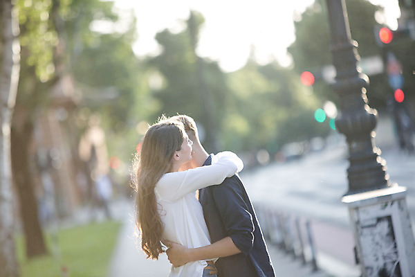 포토 JPG 주간 외국인 커플 여자 남자 데이트 포옹 거리 20대 성인 야외 두명 옆모습 다정 로맨틱 도시 연애 크로아티아 성인만 국내포토 자연요소 유럽 뷰포인트 컨셉 관계 안기 사람 인종 청년 파일형식