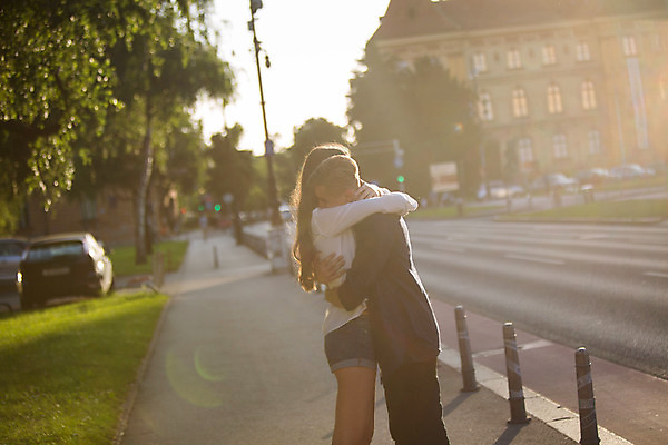 포토 JPG 주간 외국인 커플 여자 남자 데이트 포옹 거리 20대 성인 야외 두명 옆모습 다정 로맨틱 도시 연애 크로아티아 성인만 국내포토 자연요소 유럽 뷰포인트 컨셉 관계 안기 사람 인종 청년 파일형식