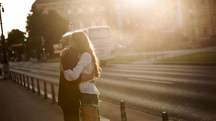 포토 JPG 주간 외국인 커플 여자 남자 데이트 포옹 거리 20대 성인 야외 두명 옆모습 햇빛 다정 로맨틱 도시 연애 크로아티아 성인만 국내포토 자연요소 유럽 뷰포인트 컨셉 관계 안기 사람 인종 청년 태양 파일형식