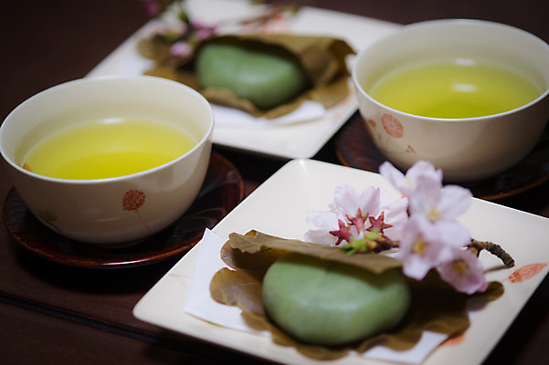 포토 JPG 접시 음식 일본문화 실내 사람없음 아웃포커스 일본 벚꽃 차 찻잔 다과 모찌 일본음식 국내포토 동양문화 식기 꽃 아시아 음료 외국문화 디저트 잔 촬영기법 내부 파일형식