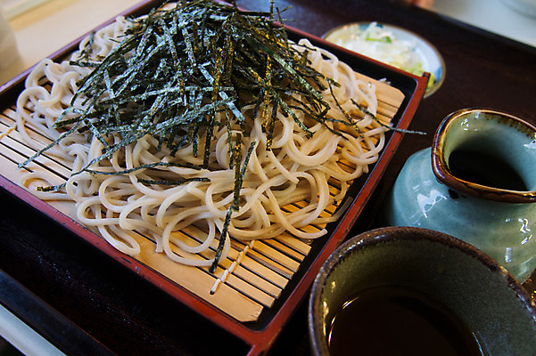 포토 JPG 음식 쟁반 근접촬영 사람없음 면류 김 냉모밀 장국 일본음식 판모밀 국내포토 뷰포인트 해조류 메밀국수 국 파일형식
