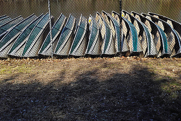 포토 JPG 주간 공원 풍경 사람없음 야외 도시 보트 정박 뉴욕 철조망 센트럴파크 국내포토 자연요소 공공시설 배_교통 미국 파일형식