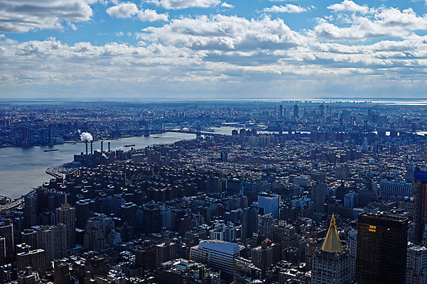 포토 JPG 주간 구름 하늘 굴뚝 풍경 빌딩 사람없음 야외 강 도시 연기 뉴욕 엠파이어스테이트빌딩 국내포토 자연요소 건물 미국 파일형식