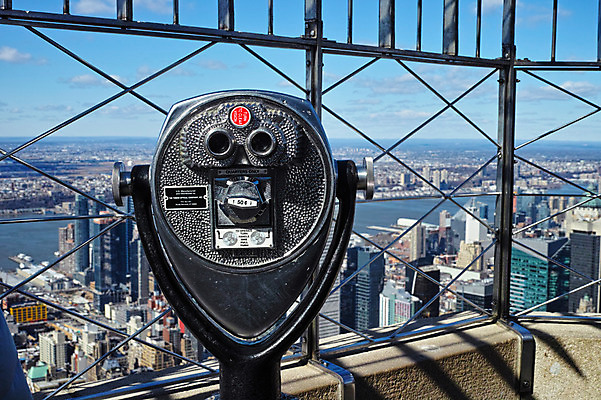 포토 JPG 주간 구름 하늘 풍경 빌딩 사람없음 야외 강 망원경 도시 뉴욕 전망대 철조망 엠파이어스테이트빌딩 국내포토 자연요소 건물 미국 파일형식