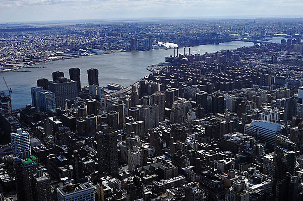 포토 JPG 주간 구름 하늘 굴뚝 풍경 빌딩 사람없음 야외 강 도시 연기 뉴욕 엠파이어스테이트빌딩 국내포토 자연요소 건물 미국 파일형식