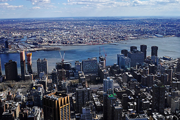 포토 JPG 주간 구름 하늘 풍경 빌딩 사람없음 야외 강 도시 뉴욕 엠파이어스테이트빌딩 국내포토 자연요소 건물 미국 파일형식