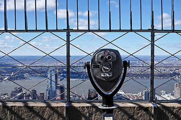 포토 JPG 주간 구름 하늘 풍경 빌딩 사람없음 야외 강 망원경 도시 뉴욕 전망대 철조망 엠파이어스테이트빌딩 국내포토 자연요소 건물 미국 파일형식