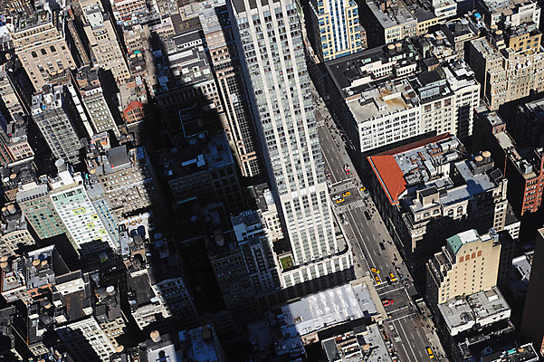 포토 JPG 주간 도로 자동차 그림자 풍경 빌딩 사람없음 야외 도시 뉴욕 엠파이어스테이트빌딩 국내포토 자연요소 길 육상교통 교통시설 건물 미국 파일형식