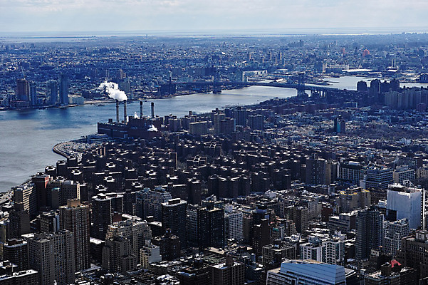 포토 JPG 주간 굴뚝 풍경 빌딩 사람없음 야외 강 다리 도시 연기 뉴욕 엠파이어스테이트빌딩 가교 국내포토 자연요소 건축물 건물 미국 파일형식