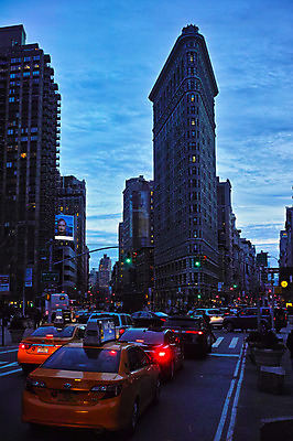 포토 JPG 주간 구름 도로 자동차 하늘 거리풍경 풍경 빌딩 야외 도시 보행자 뉴욕 플랫아이언빌딩 국내포토 자연요소 길 육상교통 교통시설 거리 건물 미국 파일형식