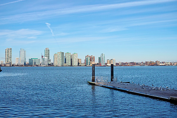 포토 JPG 주간 구름 하늘 풍경 빌딩 사람없음 야외 강 도시 뉴욕 선창가 허드슨강 국내포토 자연요소 건물 미국 파일형식