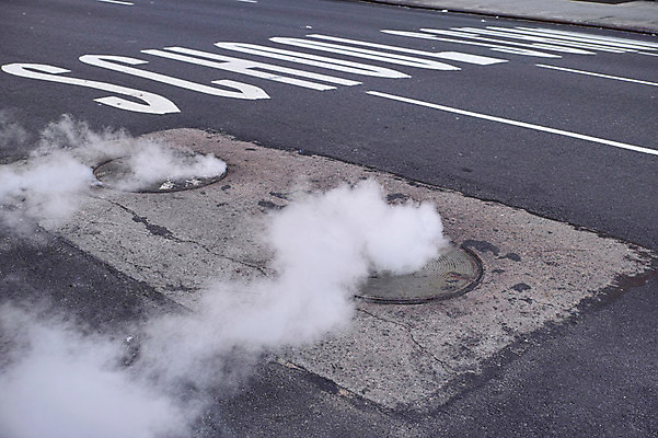 포토 JPG 주간 도로 거리풍경 풍경 사람없음 야외 도시 연기 뉴욕 맨홀 국내포토 자연요소 길 교통시설 거리 미국 파일형식