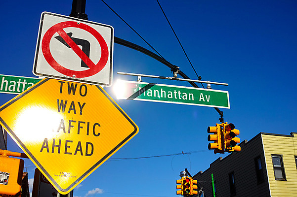 포토 JPG 주간 화살표 교통시설 하늘 풍경 사람없음 야외 건물 도시 표지판 신호등 뉴욕 좌회전금지 국내포토 자연요소 건축물 교통 알림판 미국 금지 시설 파일형식