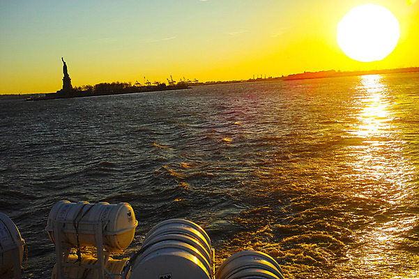 포토 JPG 주간 하늘 풍경 사람없음 야외 강 태양 노을 일몰 도시 뉴욕 자유의여신상 허드슨강 국내포토 자연요소 미국 세계문화유산 파일형식