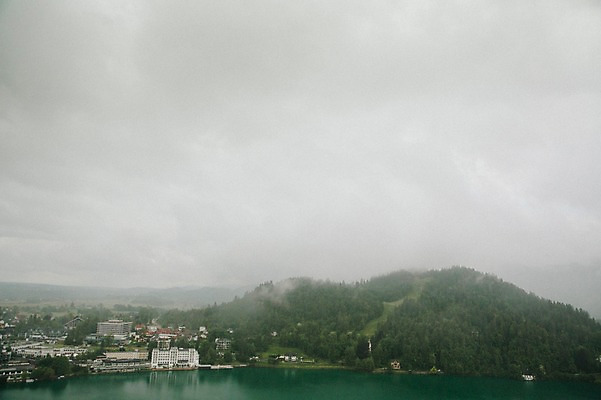 포토 JPG 주간 해외풍경 유럽 호수 산 풍경 사람없음 야외 흐림 동유럽 슬로베니아 국내포토 자연요소 해외 나라 날씨 파일형식