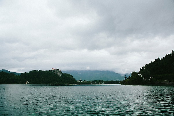 포토 JPG 주간 해외풍경 유럽 호수 자연 풍경 사람없음 야외 흐림 동유럽 슬로베니아 국내포토 자연요소 해외 나라 날씨 생태계 파일형식