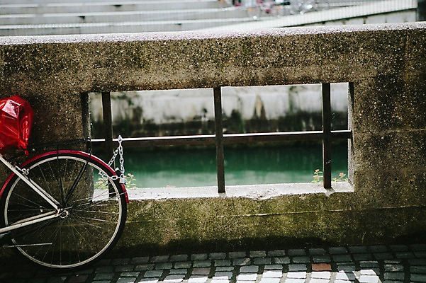 포토 JPG 주간 해외풍경 유럽 거리 자물쇠 풍경 사람없음 야외 도시풍경 자전거 철망 동유럽 슬로베니아 국내포토 자연요소 해외 나라 바이크 도시 파일형식