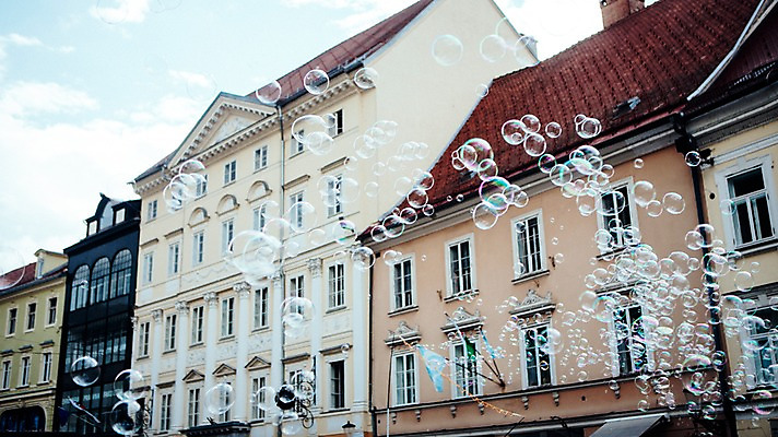 포토 JPG 주간 해외풍경 유럽 거리 풍경 사람없음 야외 건물 도시풍경 마을 비눗방울 동유럽 슬로베니아 국내포토 자연요소 해외 건축물 나라 도시 파일형식