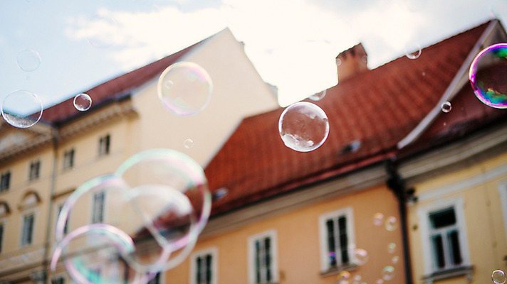 포토 JPG 주간 해외풍경 유럽 거리 풍경 사람없음 야외 건물 아웃포커스 도시풍경 마을 비눗방울 동유럽 슬로베니아 국내포토 자연요소 해외 건축물 나라 촬영기법 도시 파일형식