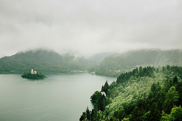 포토 JPG 주간 해외풍경 유럽 풍경 사람없음 야외 동유럽 슬로베니아 블레드 블레드호수 승천성당 국내포토 자연요소 해외 나라 호수 성당 파일형식