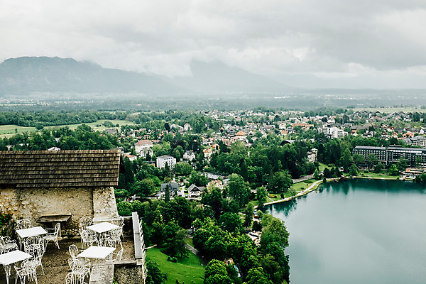 포토 JPG 주간 해외풍경 유럽 풍경 사람없음 야외 마을 흐림 동유럽 슬로베니아 블레드 블레드호수 국내포토 자연요소 해외 나라 호수 날씨 파일형식