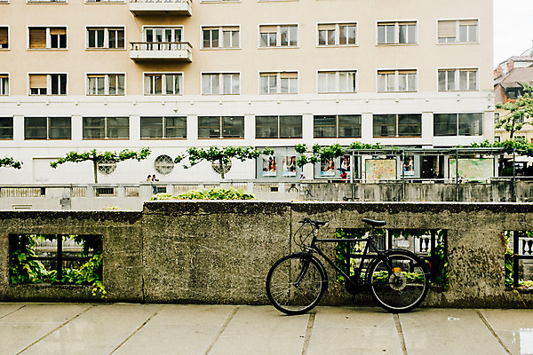 포토 JPG 주간 해외풍경 유럽 거리 풍경 사람없음 야외 도시풍경 자전거 동유럽 류블랴나 국내포토 자연요소 해외 나라 바이크 도시 슬로베니아 파일형식